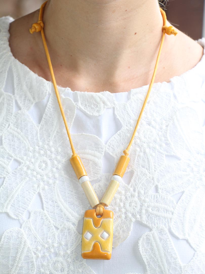 Colar Pingente com Brinco - Amarelo Ouro