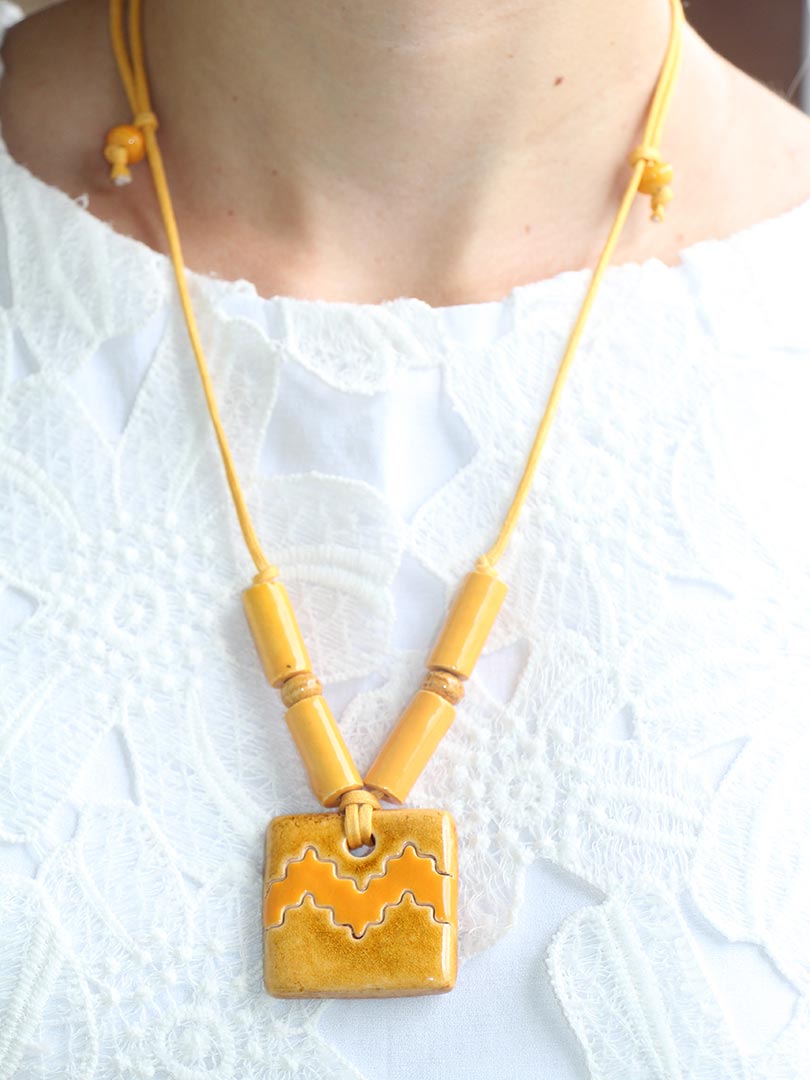 Colar Pingente Quadrado com Brinco - Amarelo Ouro