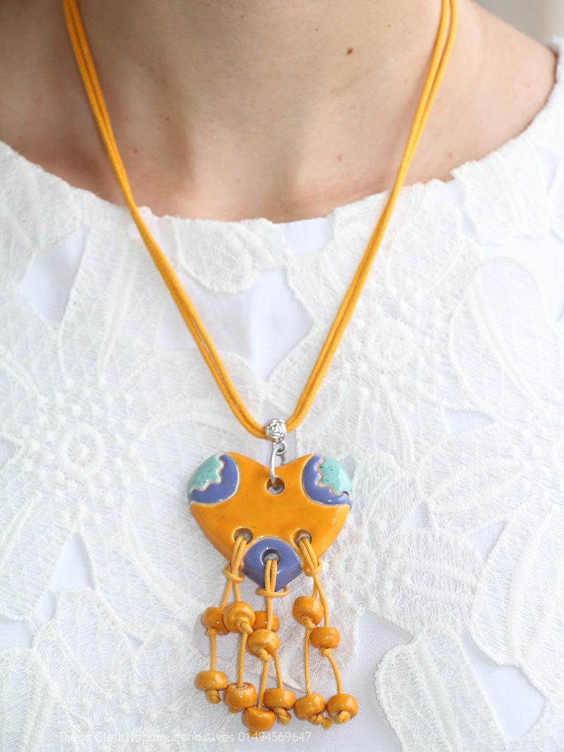 Colar Pingente Coração com Brinco - Amarelo